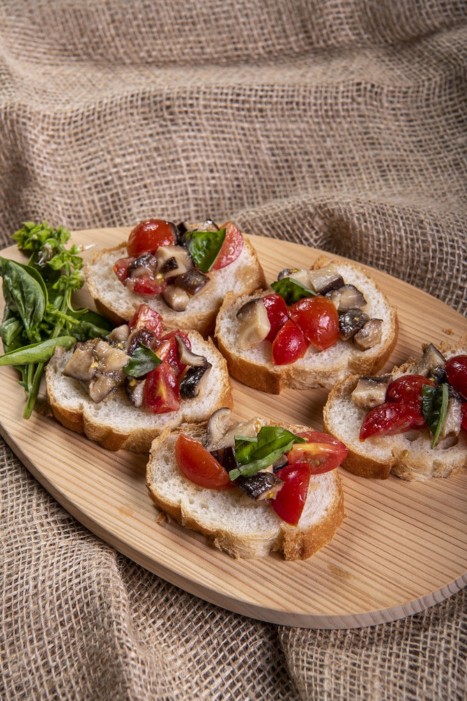 トマトとシイタケのブルスケッタ